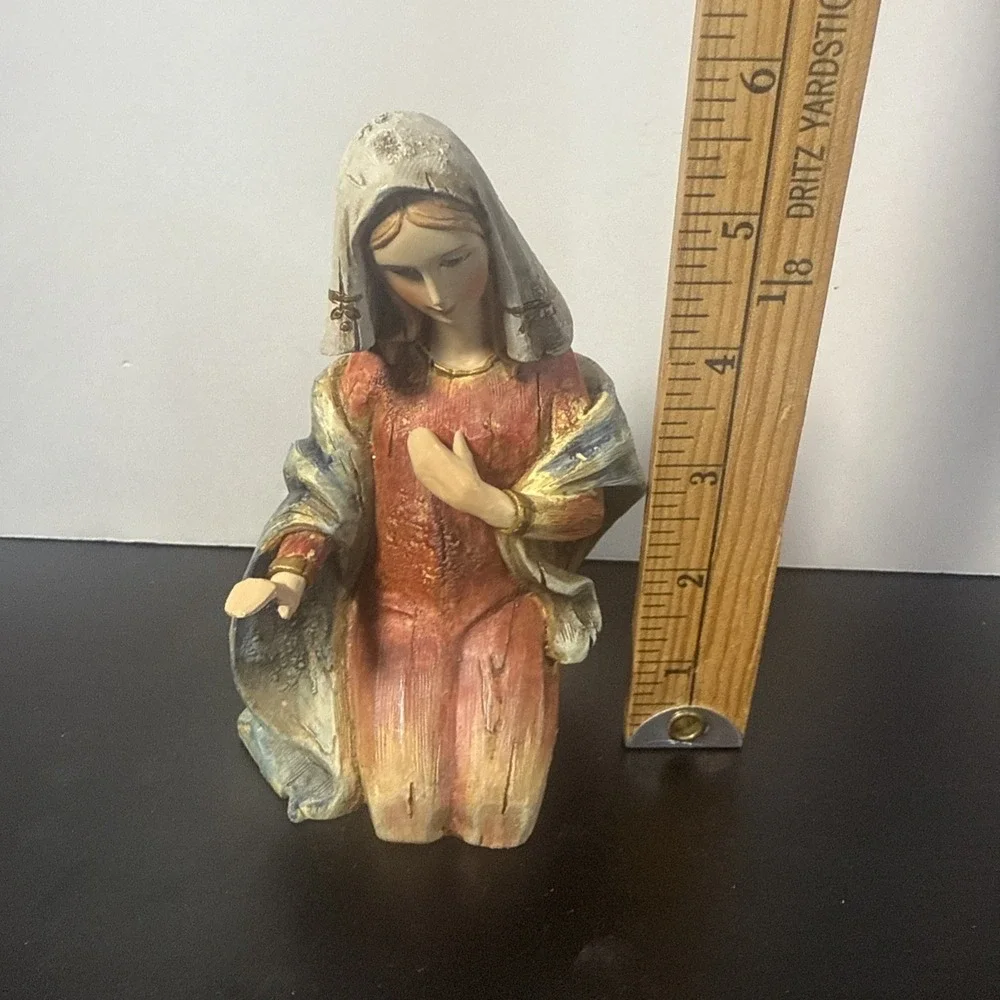 Vintage Mary‎ Kneeling Nativity Figurine Christmas